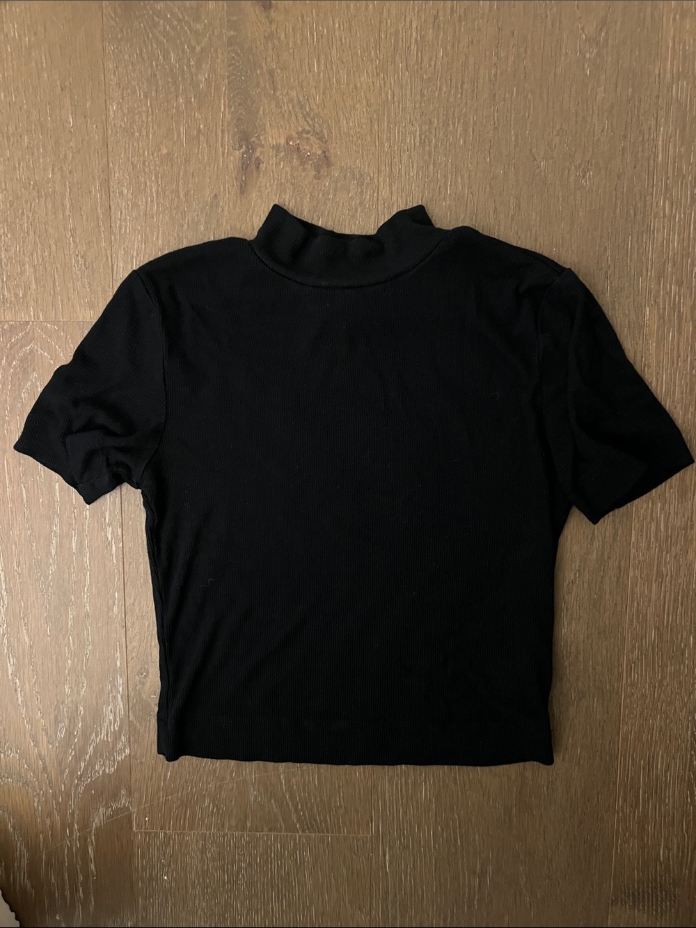 Black Short-Sleeve Mock Neck crop Top - Women's